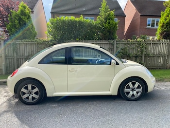 Used Volkswagen Beetle 2010 for sale - 75566011: Photo