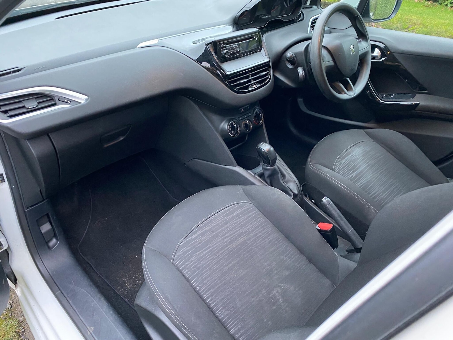 Used Peugeot 208 2014 for sale - 77276734: Photo 19