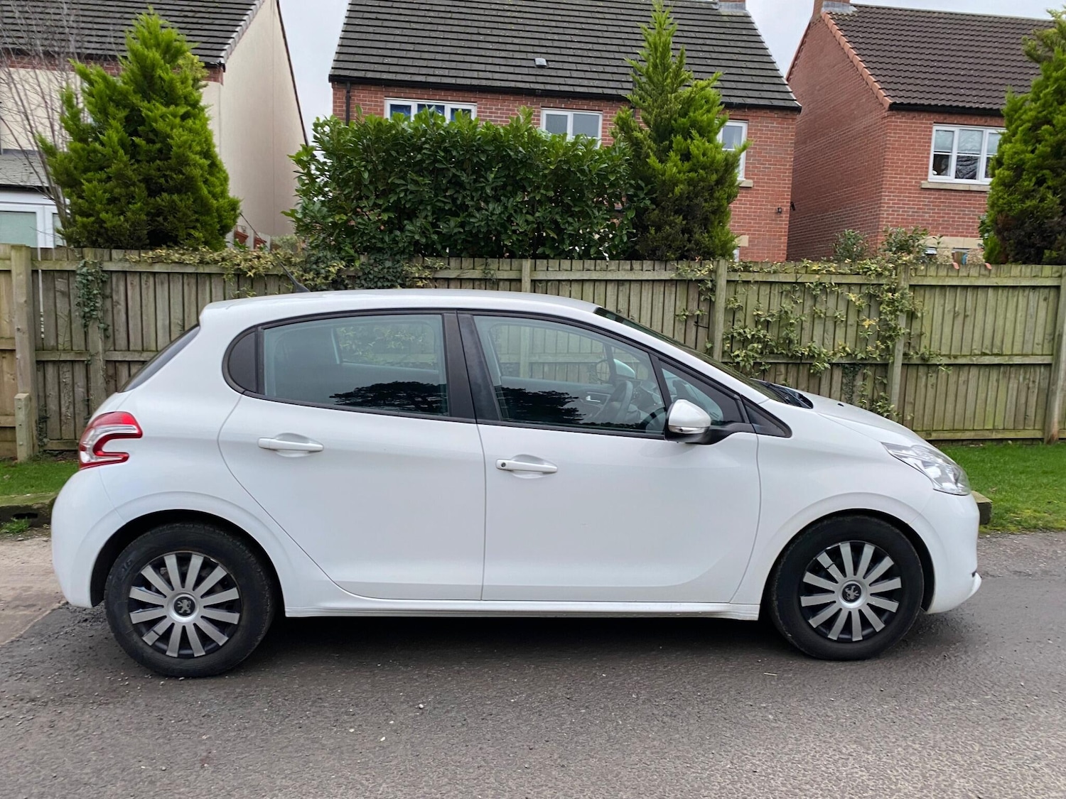 Used Peugeot 208 2014 for sale - 77276734: Photo 4