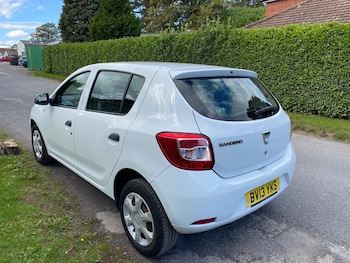 Used Dacia Sandero 2013 for sale - 76034225: Photo