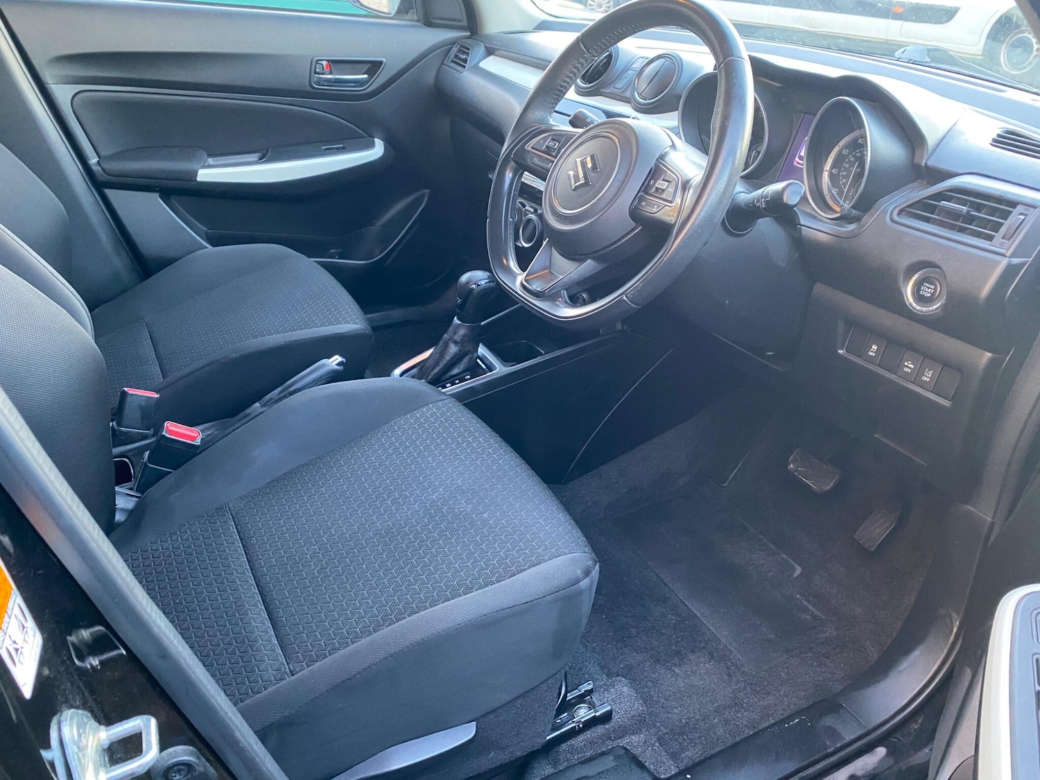 Used Suzuki Swift 2018 for sale - 76593610: Photo 20