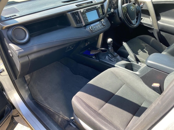 Used Toyota RAV4 2015 for sale - 74623269: Photo 16