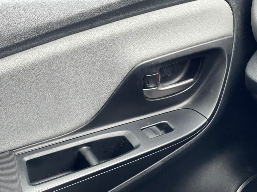 Used Toyota Yaris 2017 for sale - 76647715: Photo 13