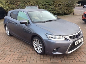2015 (15) - 200h 1.8 Premier 5dr CVT Auto