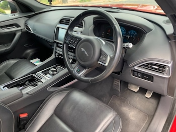 Used Jaguar F-Pace 2018 for sale - 79481932: Photo