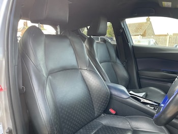 Used Toyota C-HR 2017 for sale - 75136324: Photo
