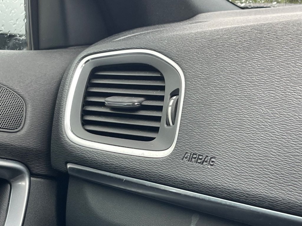 Used Volvo V40 2017 for sale - 76665683: Photo 11