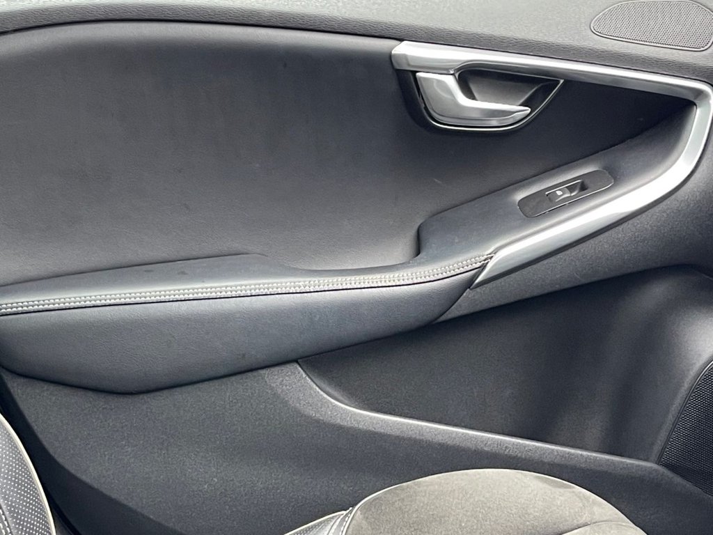 Used Volvo V40 2017 for sale - 76665683: Photo 16