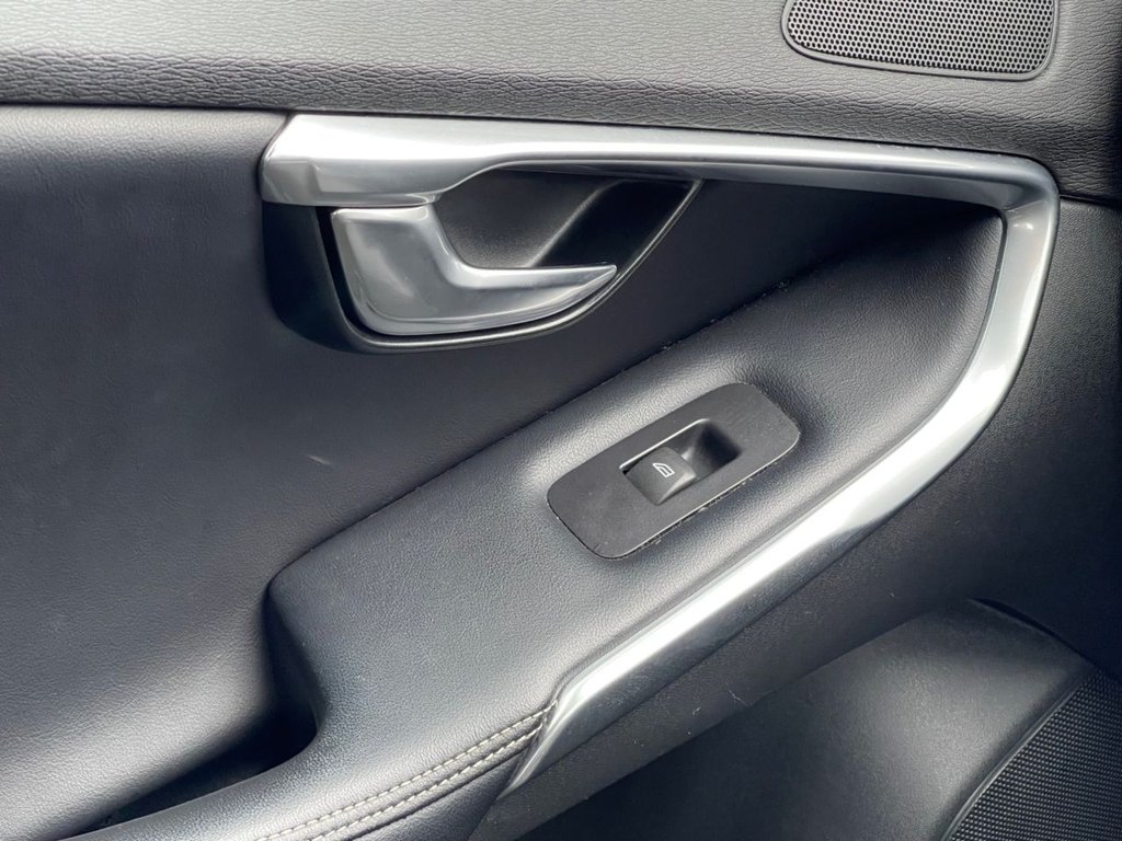 Used Volvo V40 2017 for sale - 76665683: Photo 18