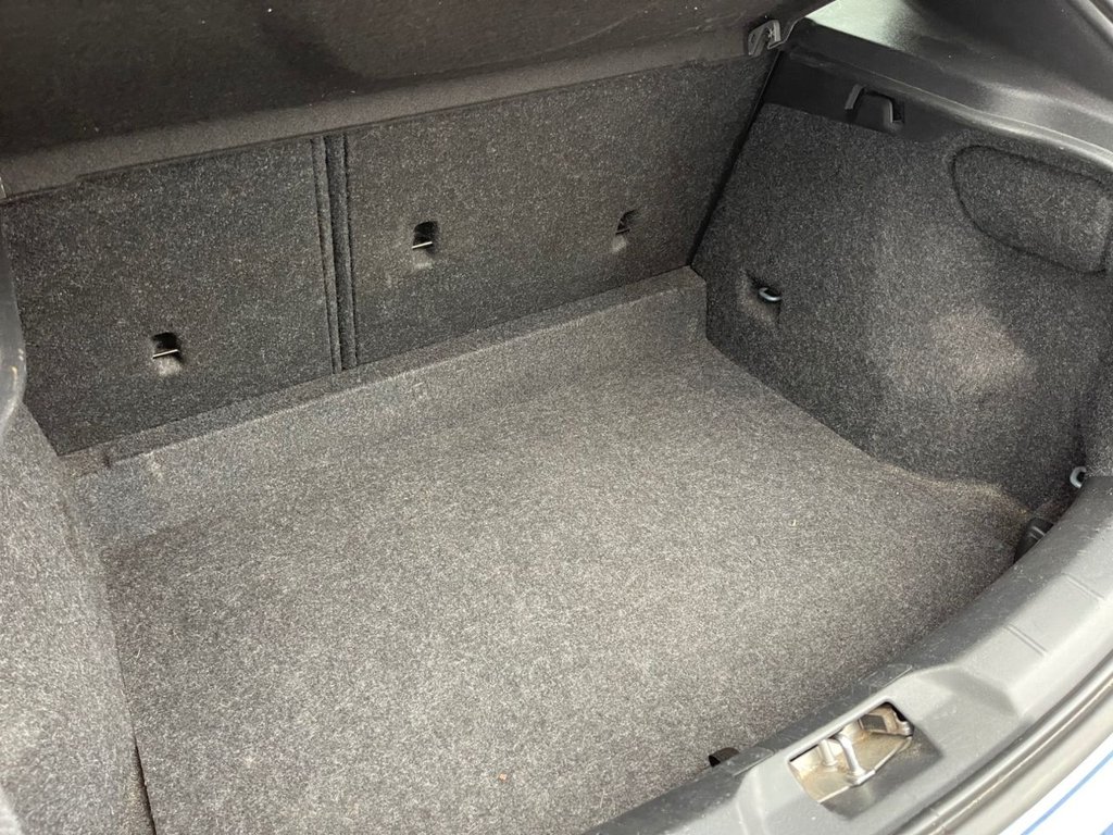 Used Volvo V40 2017 for sale - 76665683: Photo 7