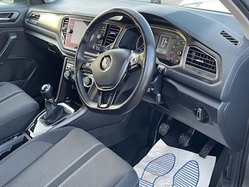 Used Volkswagen T-Roc 2019 for sale - 77673460: Photo