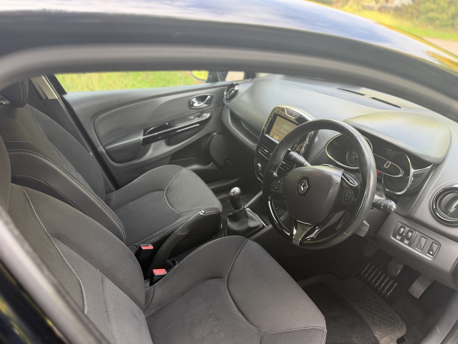 Used Renault Clio 2014 for sale - 76268571: Photo 24