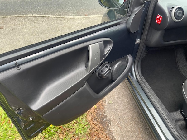 Used Peugeot 107 2012 for sale - 76268586: Photo 14