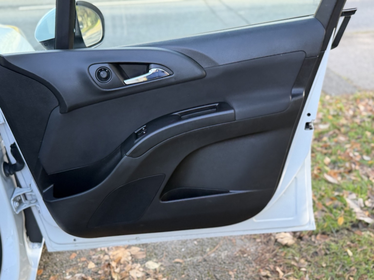 Used Vauxhall Meriva 2015 for sale - 76643365: Photo 18