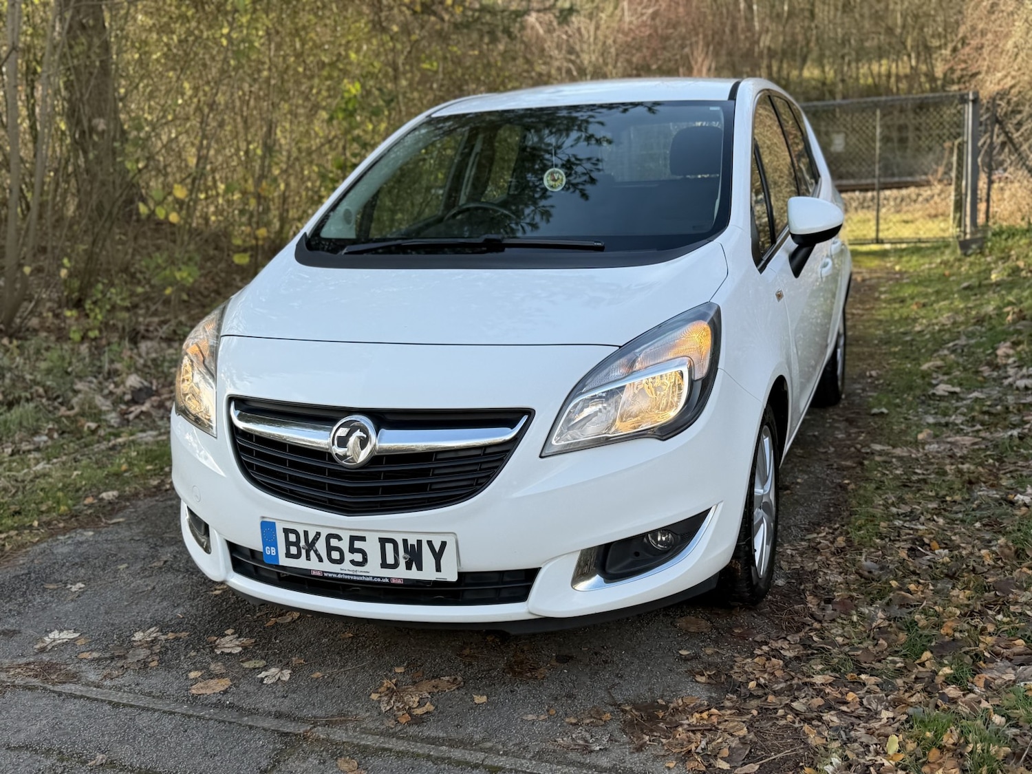 Used Vauxhall Meriva 2015 for sale - 76643365: Photo 2