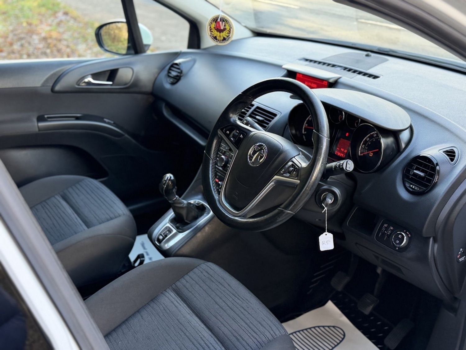 Used Vauxhall Meriva 2015 for sale - 76643365: Photo 23