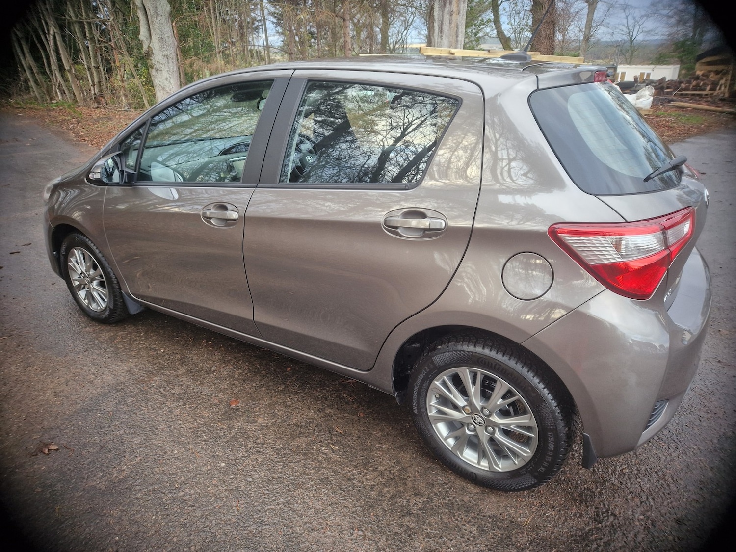 Used Toyota Yaris 2017 for sale - 77237129: Photo 2