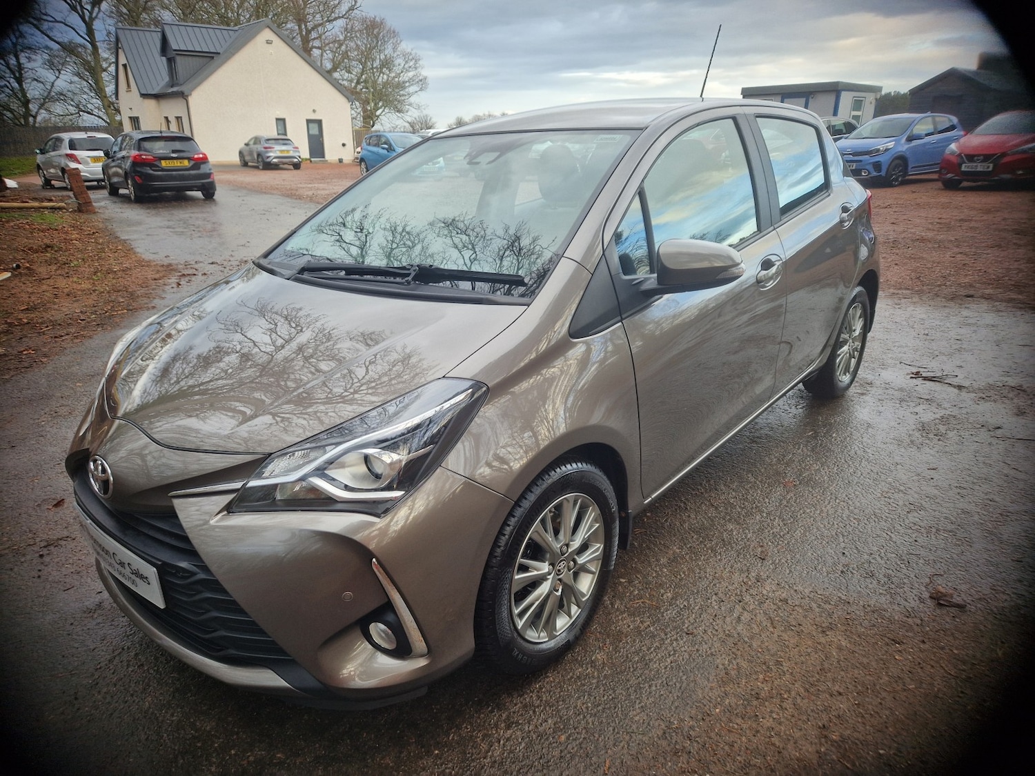 Used Toyota Yaris 2017 for sale - 77237129: Photo 3