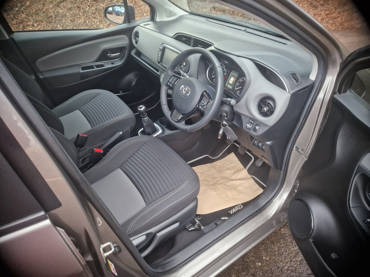 Used Toyota Yaris 2017 for sale - 77237129: Photo 5