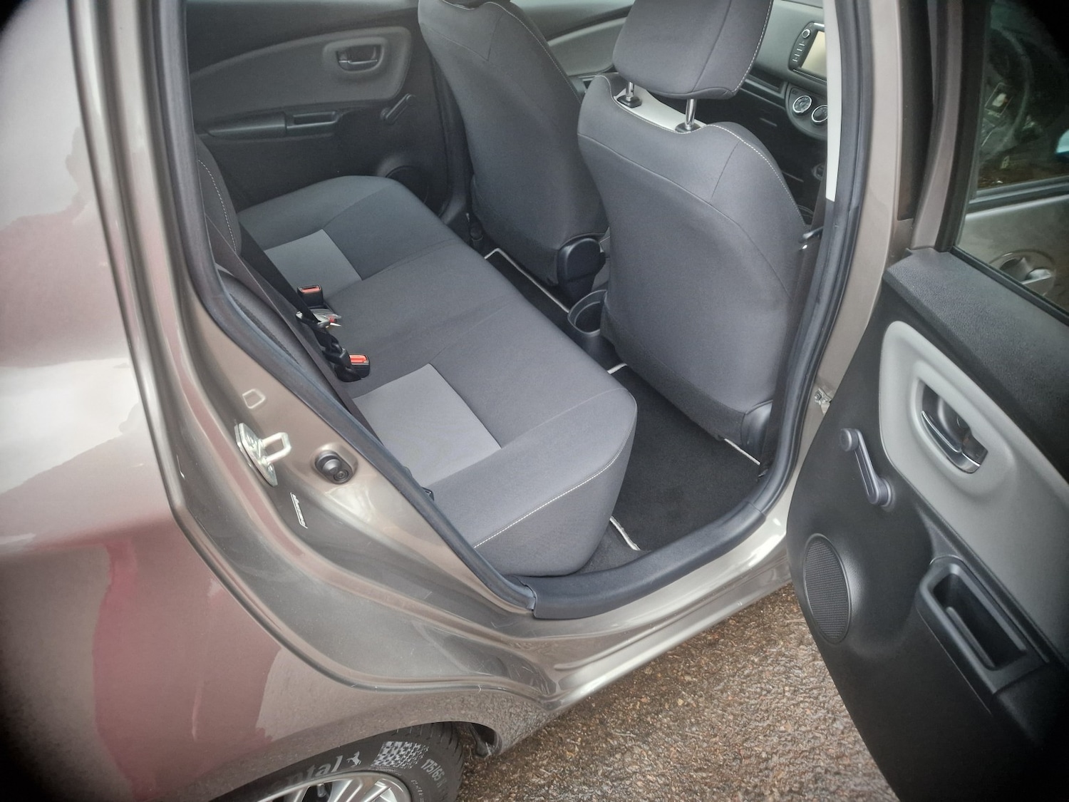 Used Toyota Yaris 2017 for sale - 77237129: Photo 8