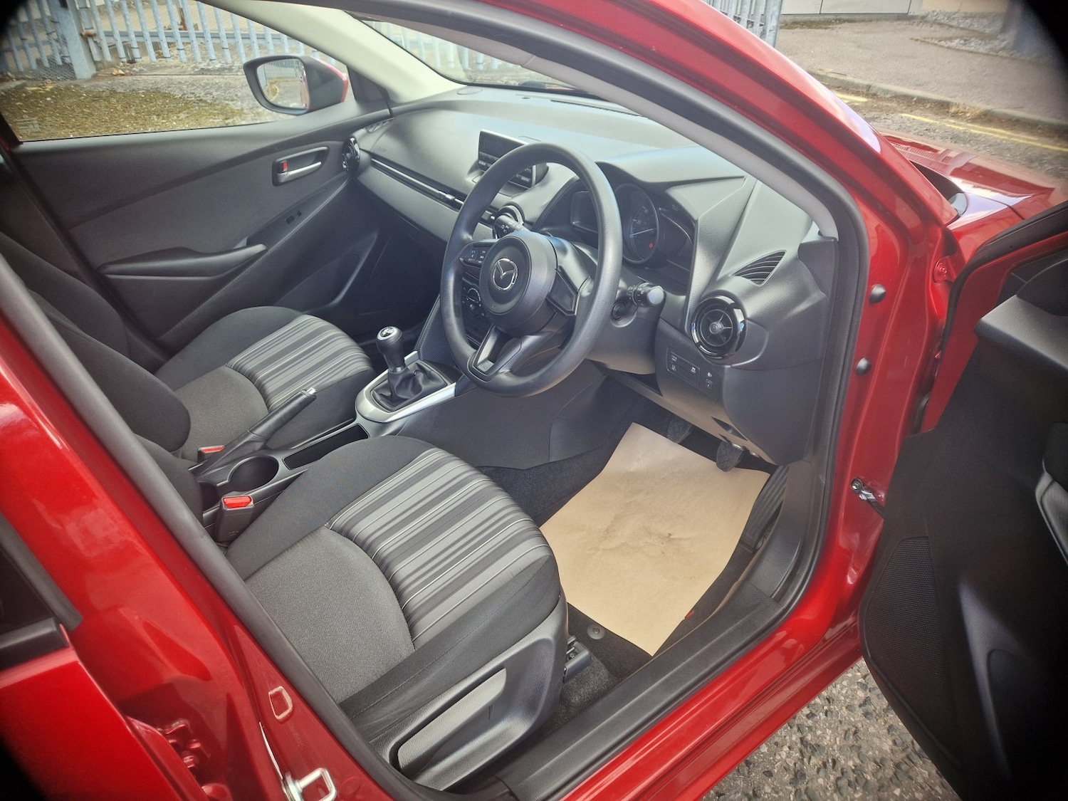 Used Mazda Mazda2 2017 for sale - 76082764: Photo 5