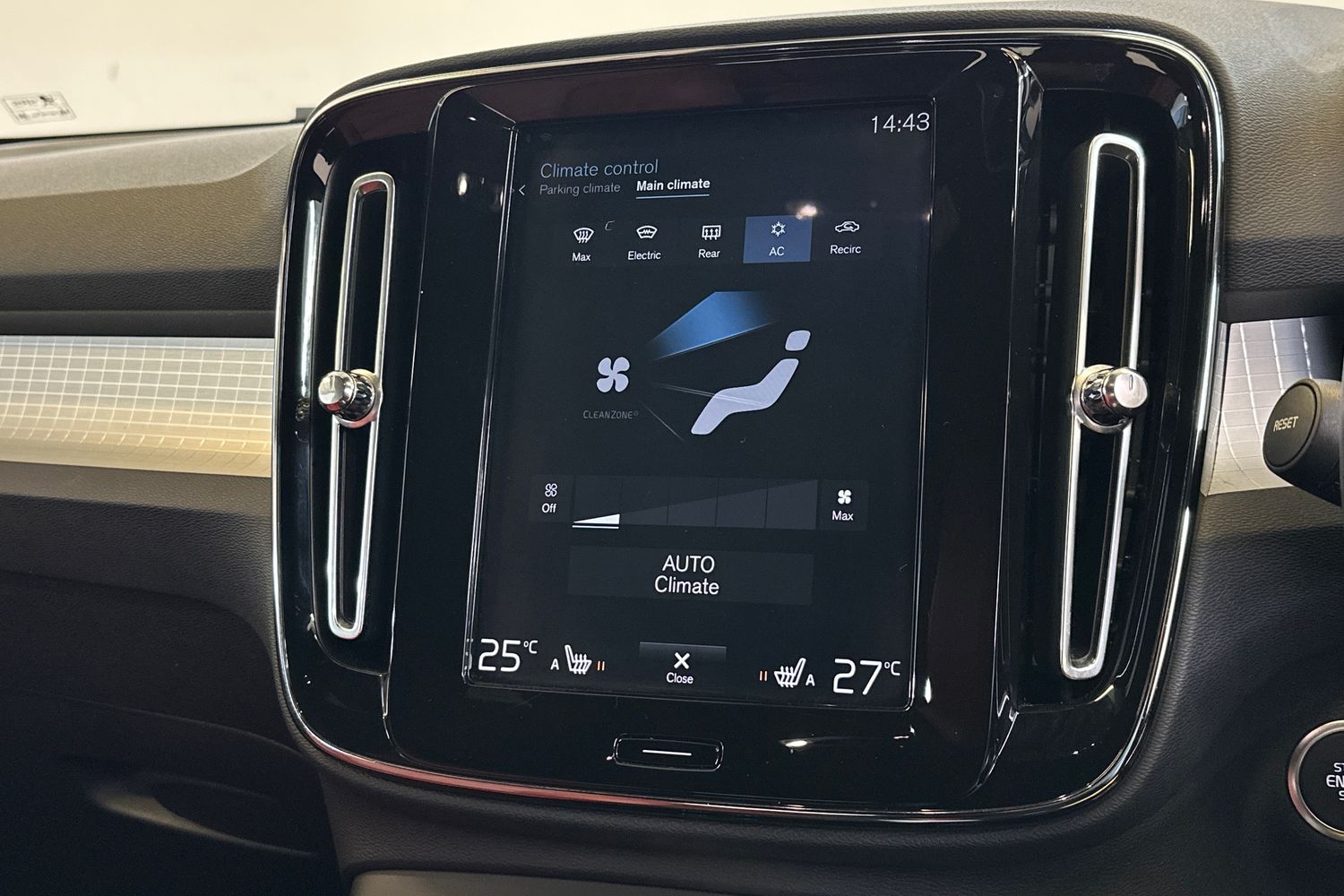 Used Volvo XC40 2018 for sale - 77385057: Photo 33