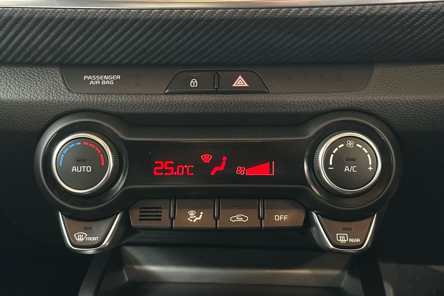 Used Kia Stonic 2023 for sale - 76969605: Photo 36