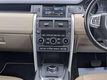 Used Land Rover Discovery Sport 2018 for sale - 78890872: Photo