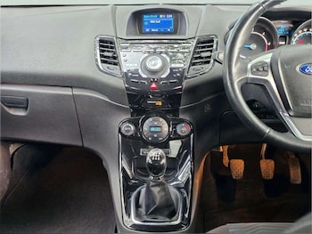 Used Ford Fiesta 2015 for sale - 79061338: Photo