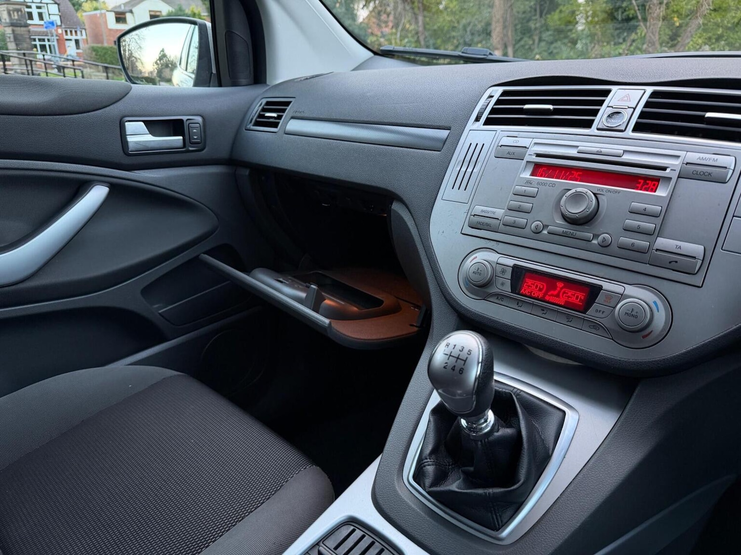 Used Ford Kuga 2011 for sale - 76631611: Photo 32