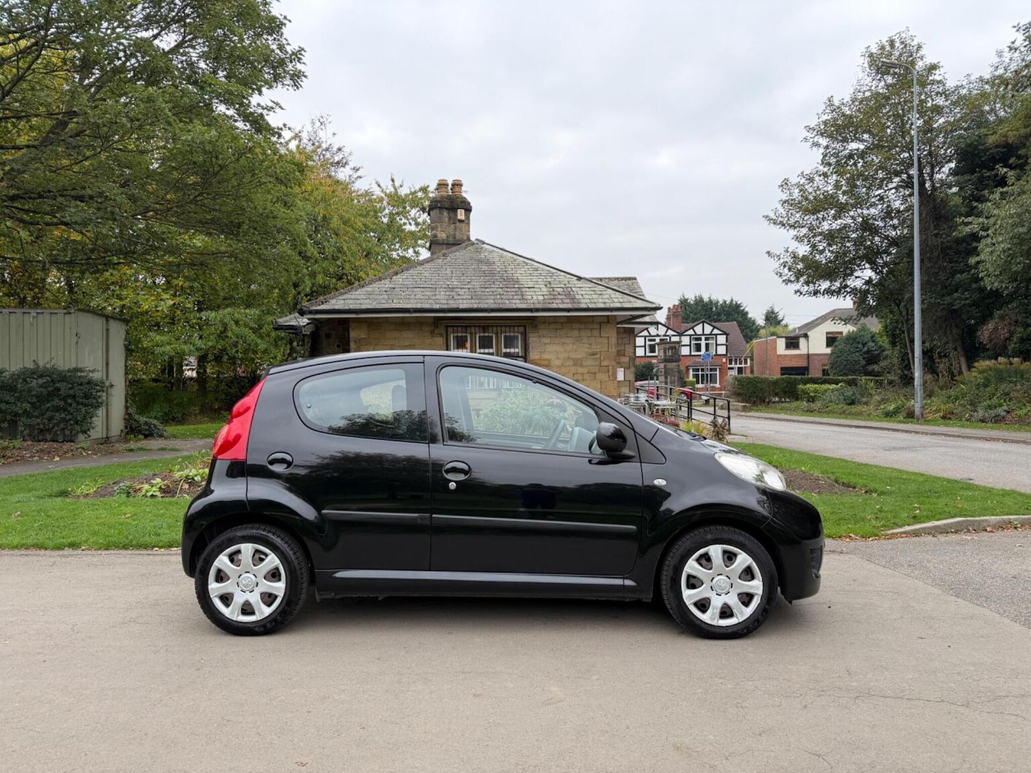 Used Peugeot 107 2010 for sale - 76631607: Photo 10