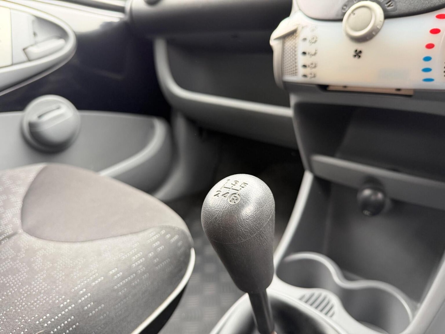 Used Peugeot 107 2010 for sale - 76631607: Photo 19