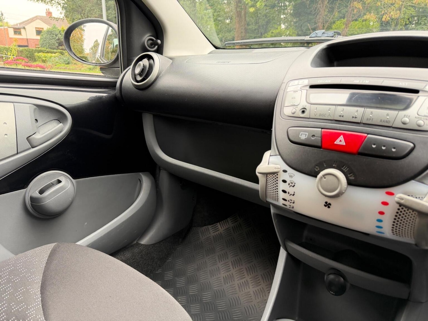 Used Peugeot 107 2010 for sale - 76631607: Photo 21