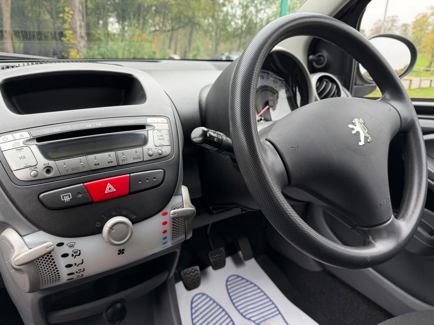Used Peugeot 107 2010 for sale - 76631607: Photo 24