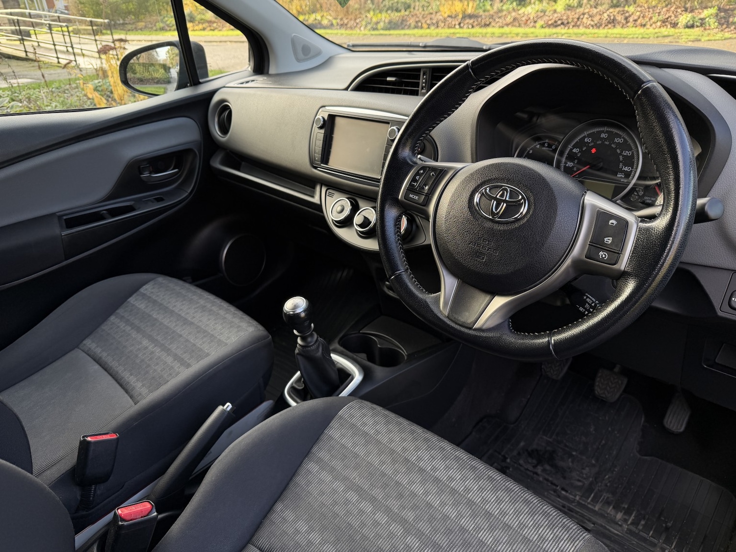Used Toyota Yaris 2017 for sale - 76863912: Photo 14