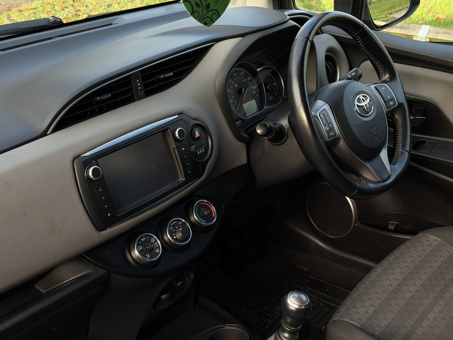 Used Toyota Yaris 2017 for sale - 76863912: Photo 16