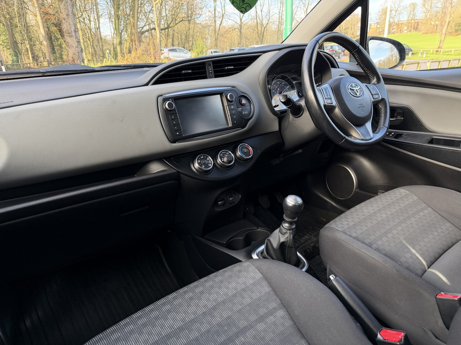 Used Toyota Yaris 2017 for sale - 76863912: Photo 17