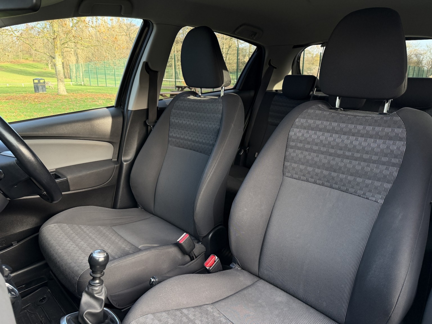 Used Toyota Yaris 2017 for sale - 76863912: Photo 18