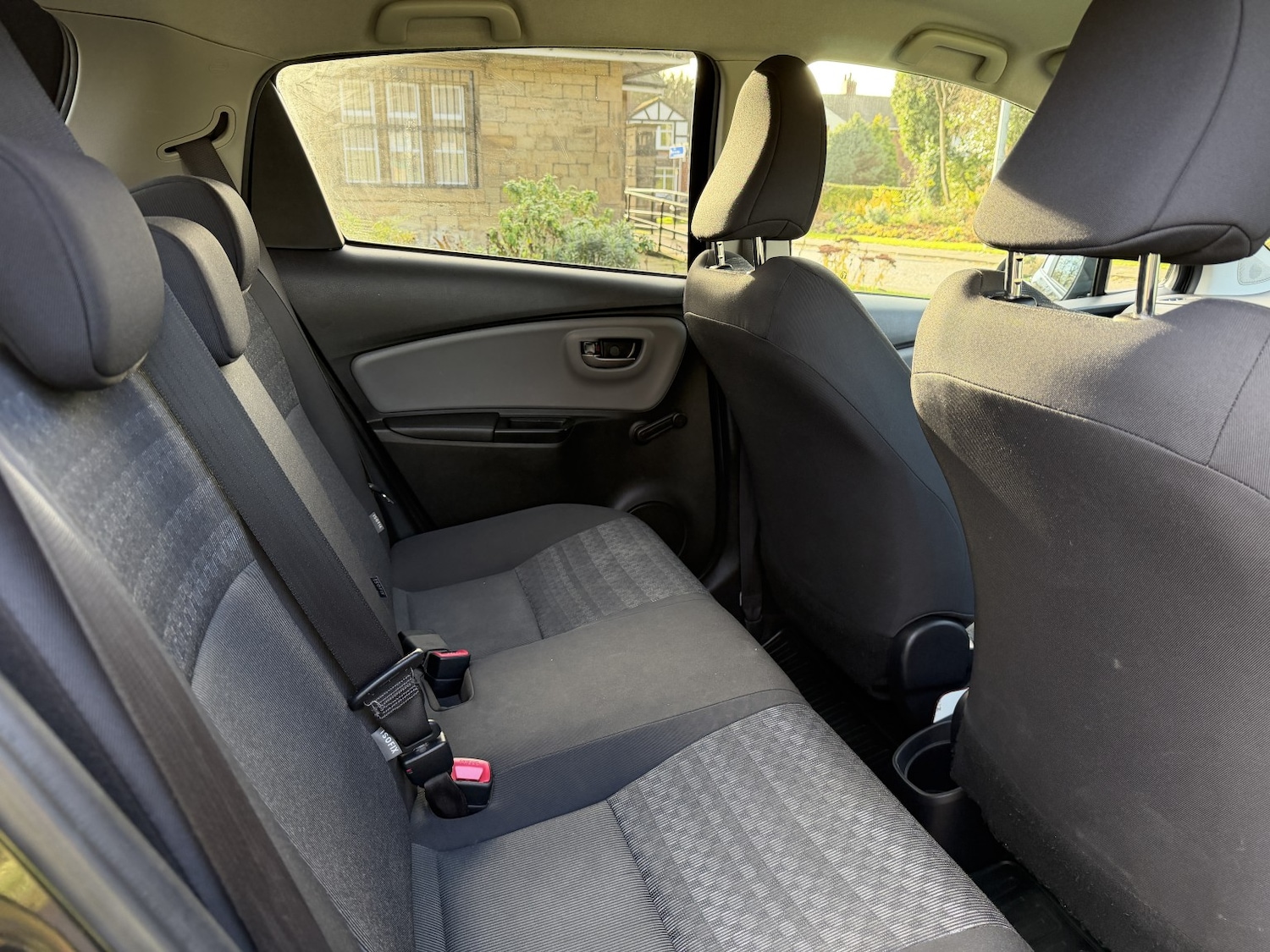 Used Toyota Yaris 2017 for sale - 76863912: Photo 19