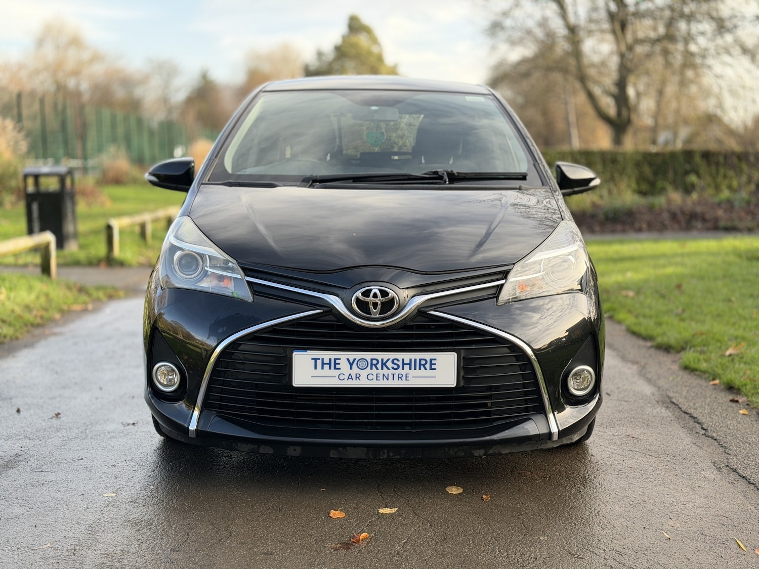 Used Toyota Yaris 2017 for sale - 76863912: Photo 2