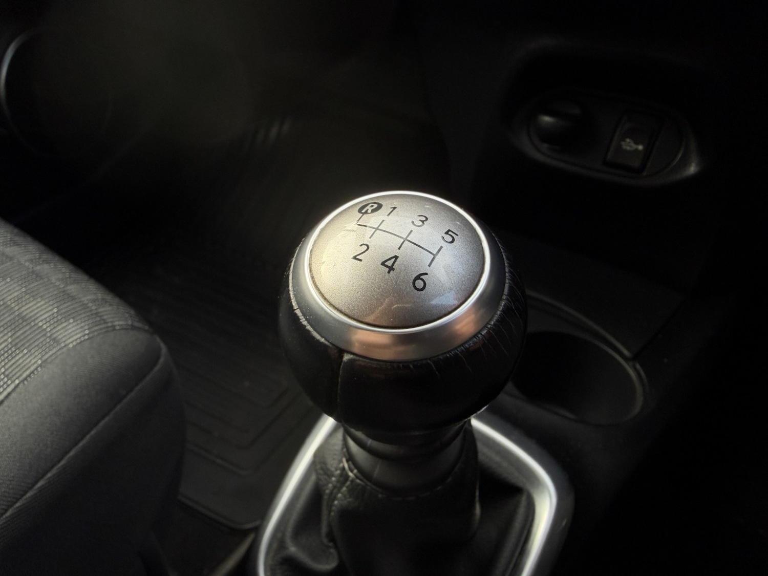 Used Toyota Yaris 2017 for sale - 76863912: Photo 22