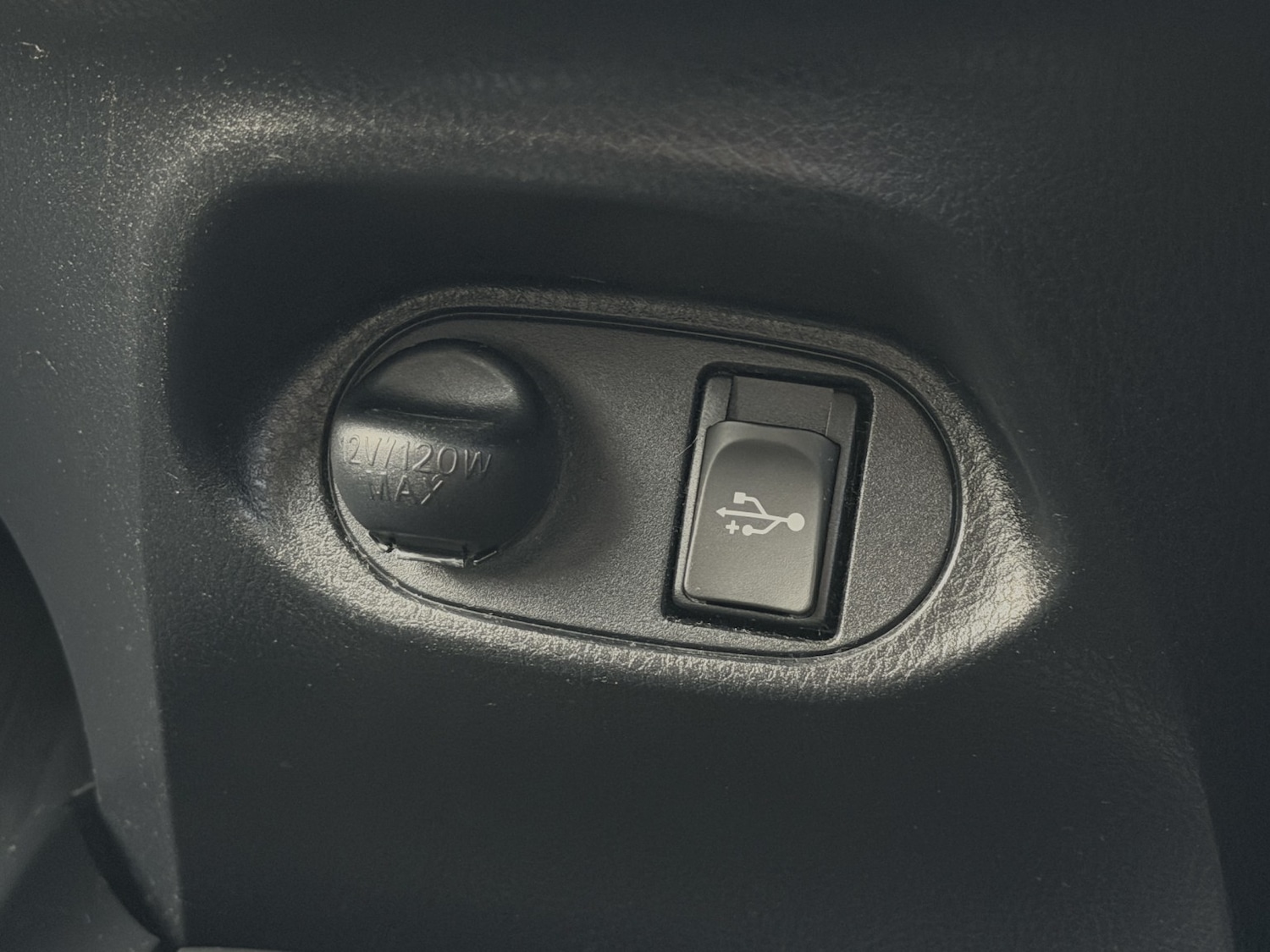 Used Toyota Yaris 2017 for sale - 76863912: Photo 23