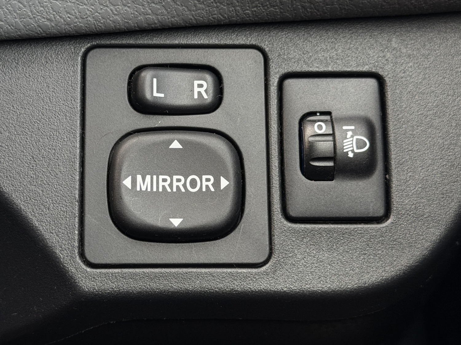 Used Toyota Yaris 2017 for sale - 76863912: Photo 27