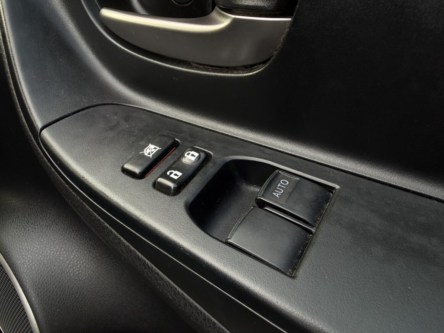 Used Toyota Yaris 2017 for sale - 76863912: Photo 29