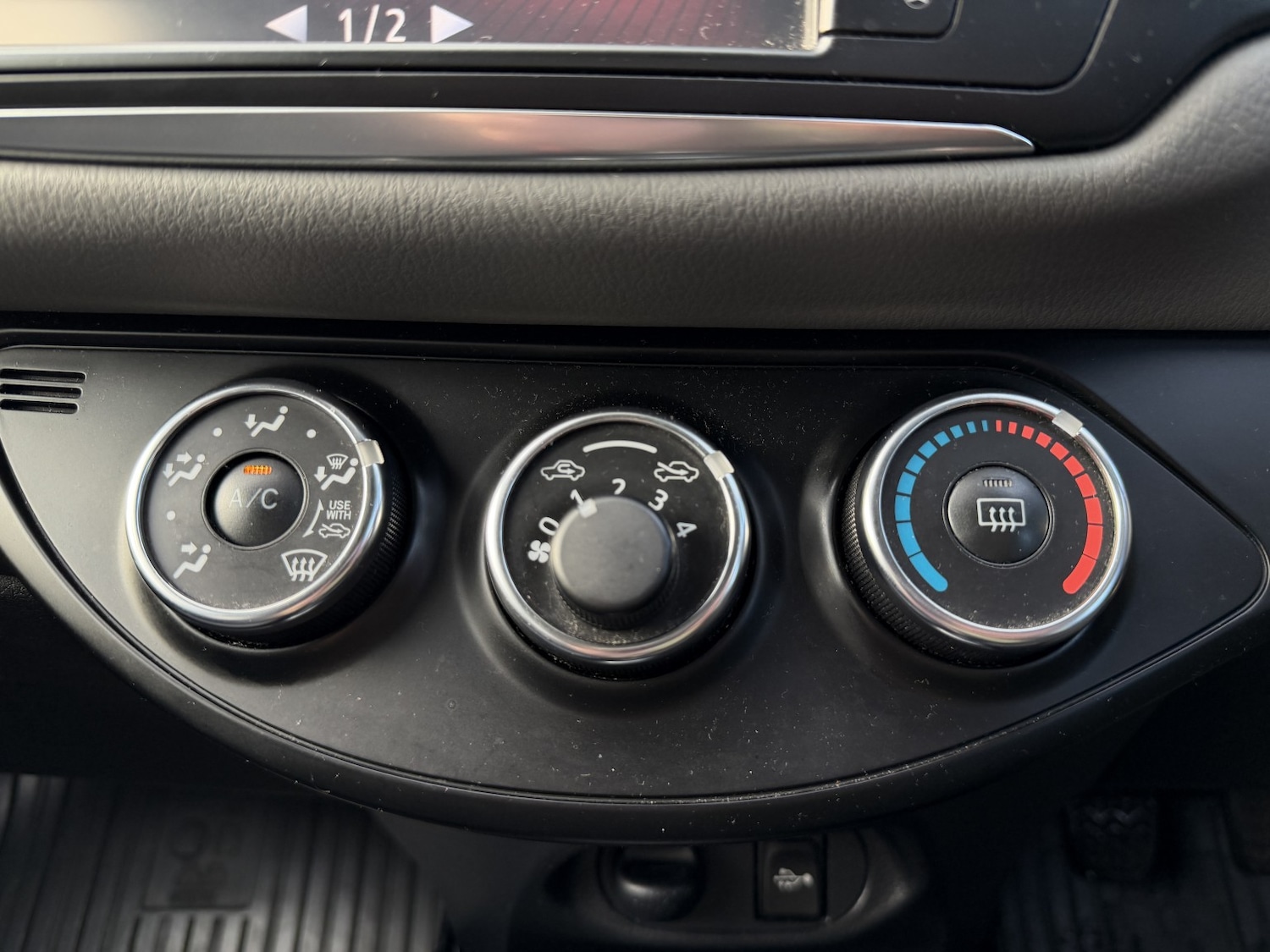 Used Toyota Yaris 2017 for sale - 76863912: Photo 30