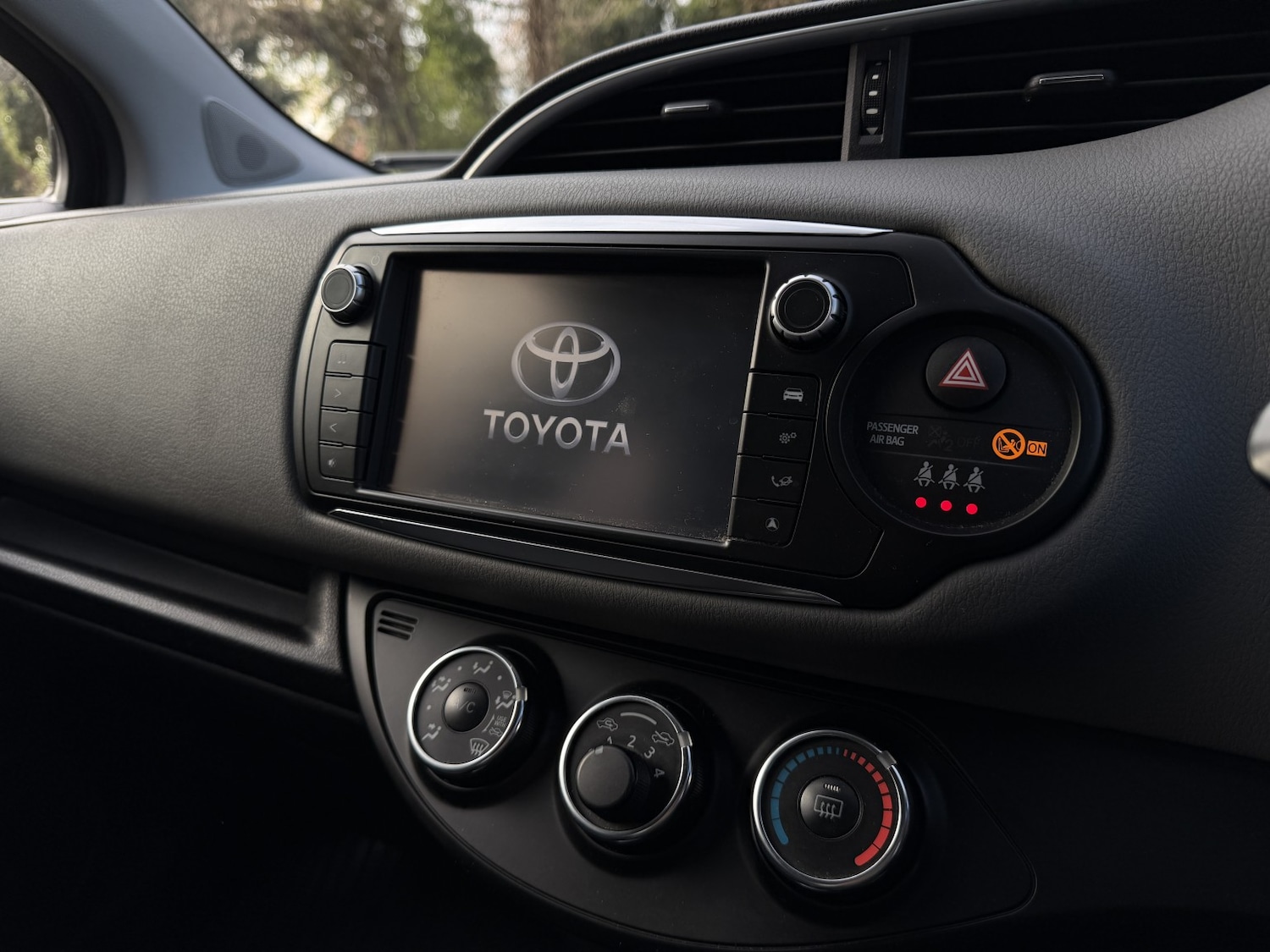 Used Toyota Yaris 2017 for sale - 76863912: Photo 31