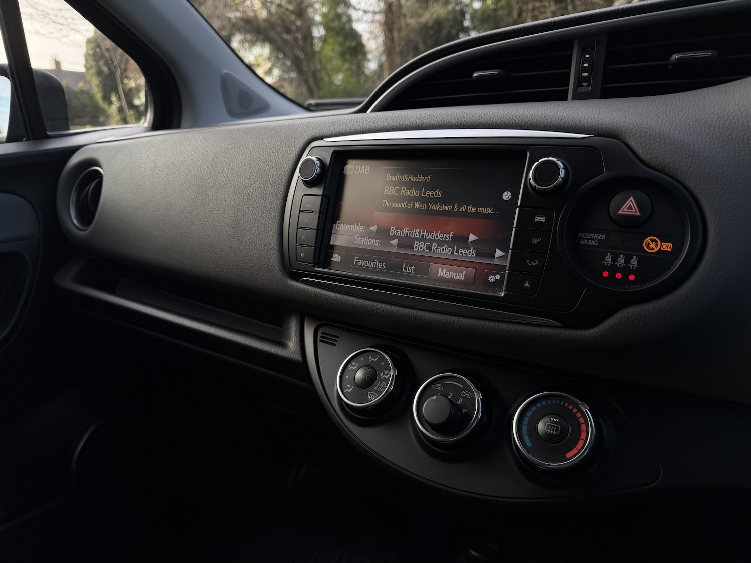 Used Toyota Yaris 2017 for sale - 76863912: Photo 32