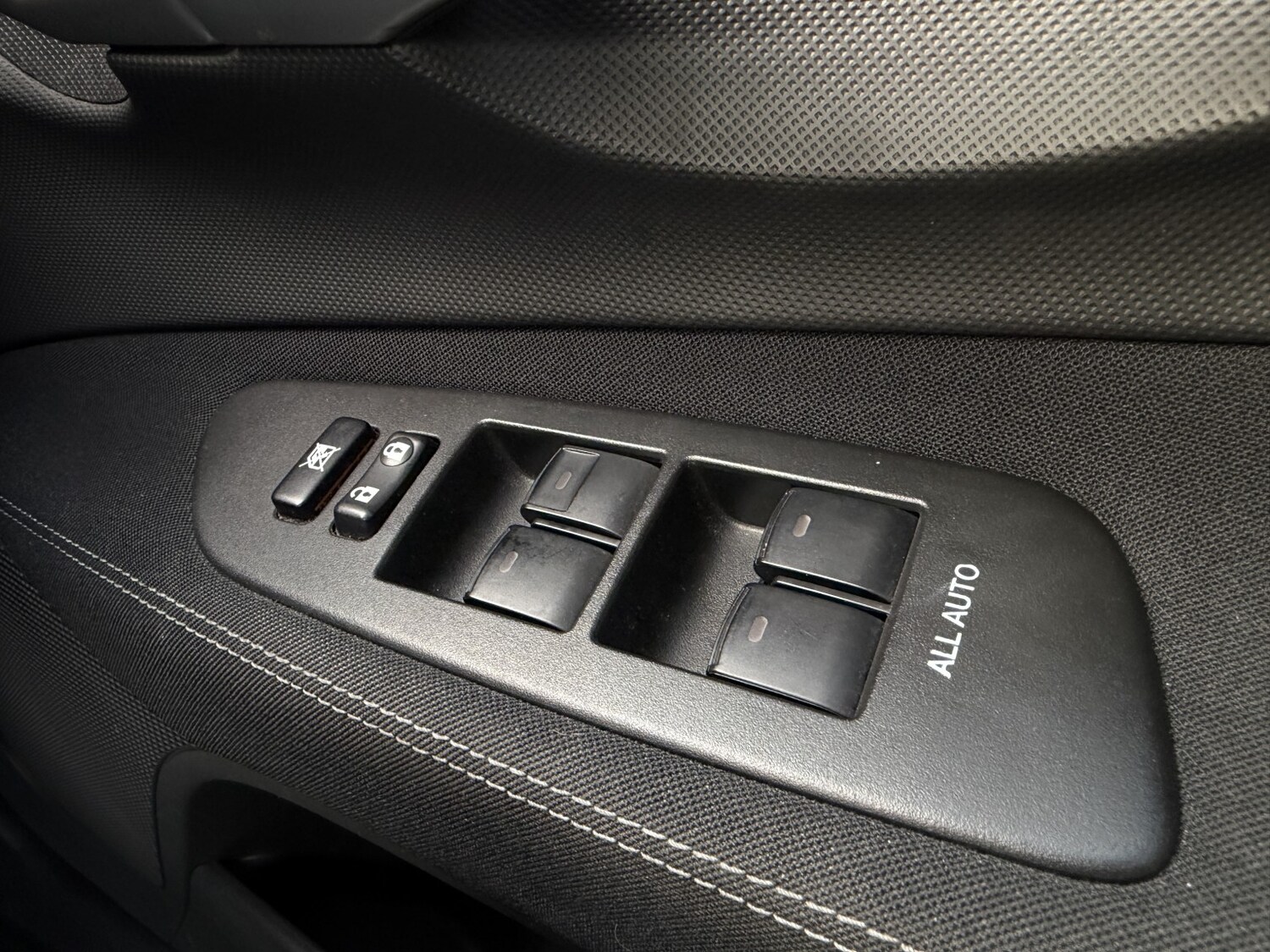 Used Toyota Auris 2011 for sale - 78048924: Photo 29