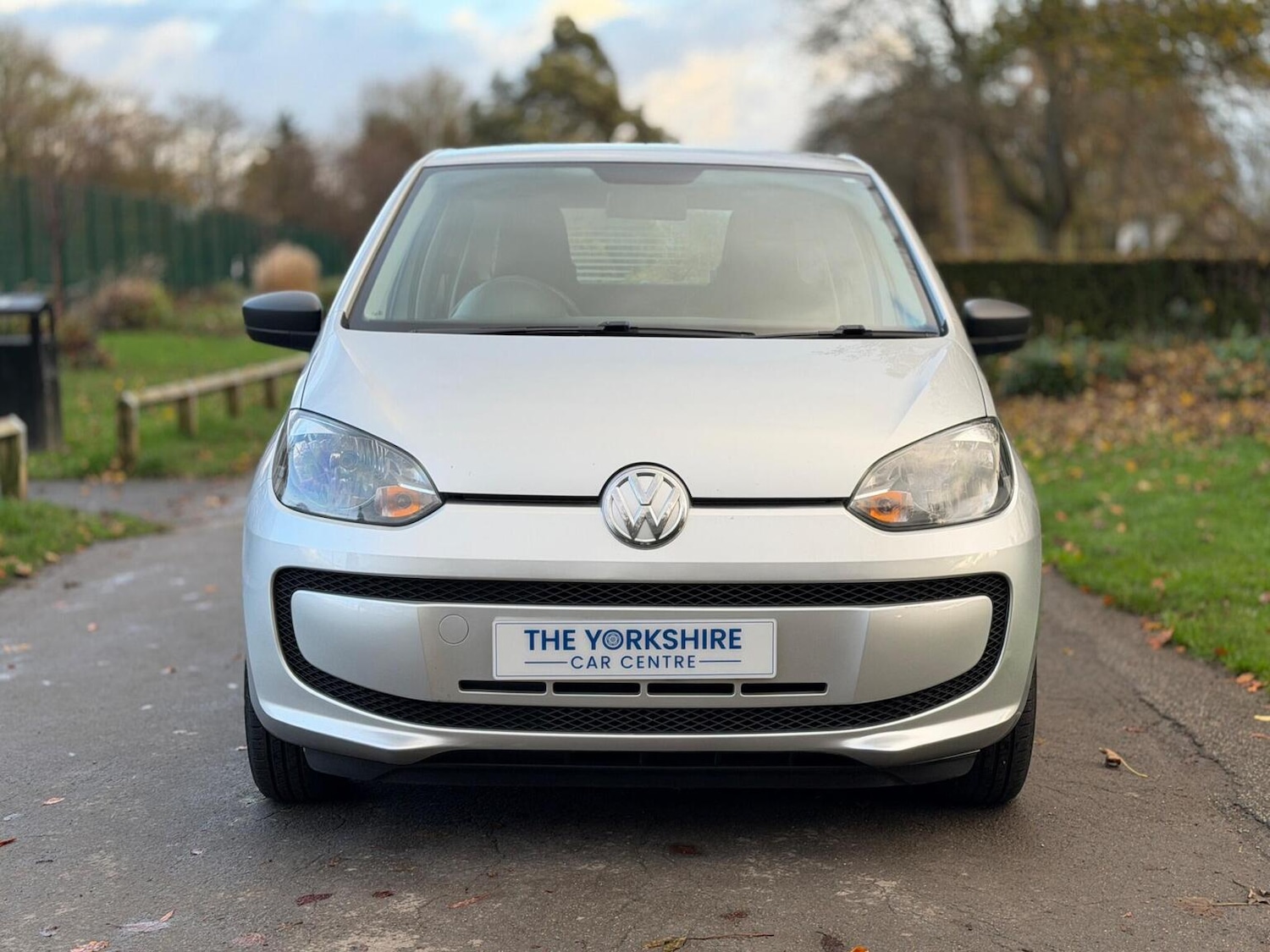 Used Volkswagen up! 2014 for sale - 76631528: Photo 2