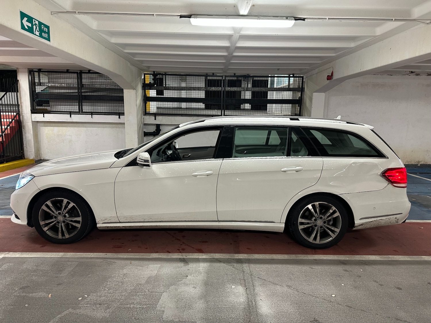 Used Mercedes-Benz E Class 2013 for sale - 77665630: Photo 22